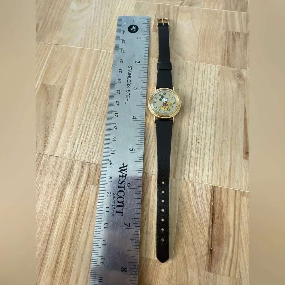 Vintage Disney Lorus Mickey Mouse moving arms watch NEW BATTERY